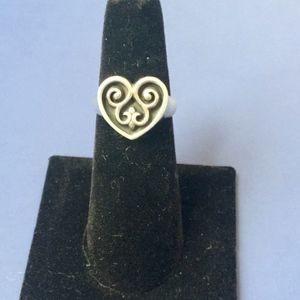 James Avery RETIRED Scrolled French Heart Ring - 7